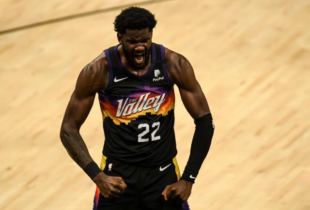 1632388260541094281.jpg Deandre-Ayton-1.jpg