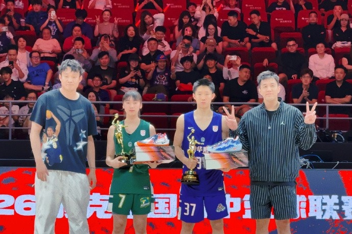 2026世界杯举办地-不止是看球！丁彦雨航与郭艾伦为耐高男女篮MVP张宇辰&amp;许梦伊颁奖